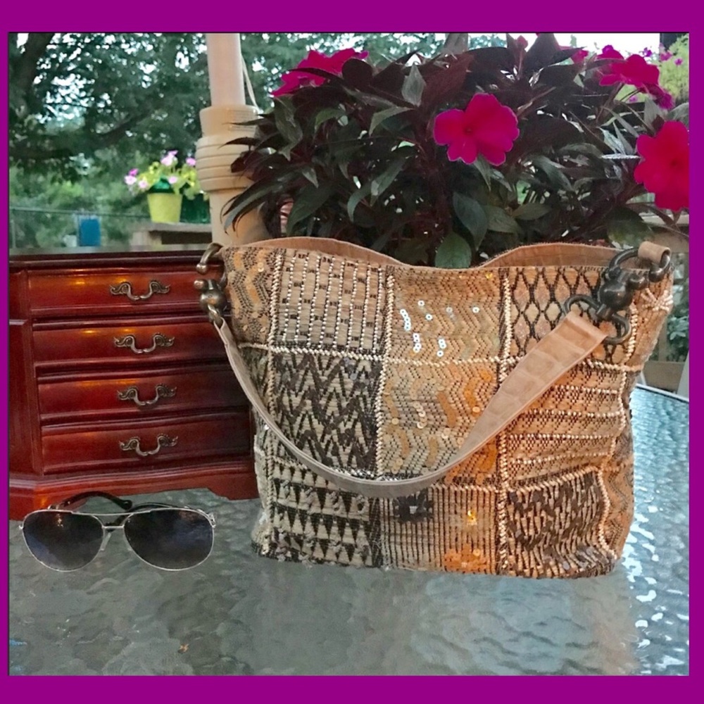 Beautiful Raeda Handbag With Detailing